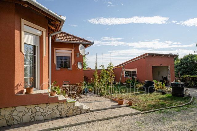 Eladó családi ház, Bősárkányon 68 M Ft, 4 szobás