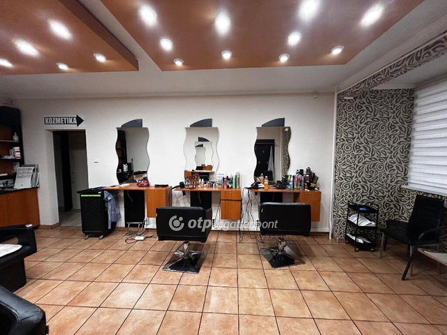 Eladó panellakás, Dunaújvárosban 39 M Ft, 3 szobás