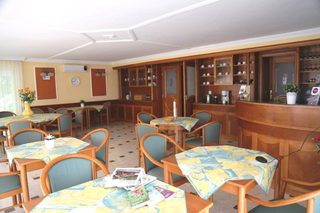 Eladó hotel, Hévízen 323.822 M Ft, 10 szobás
