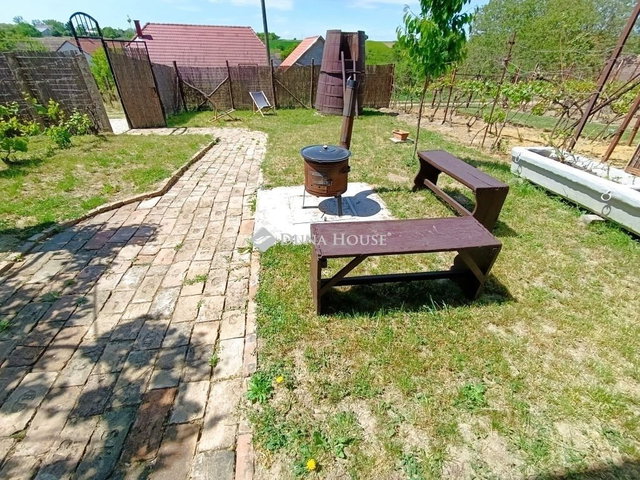 Eladó nyaraló, Majson 29.9 M Ft, 2 szobás / költözzbe.hu