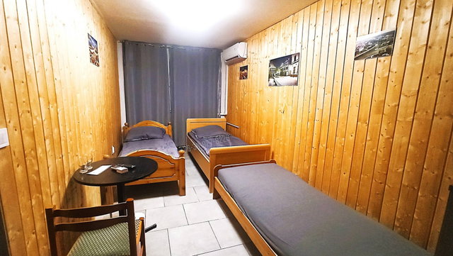 Eladó családi ház, Győrött 248 M Ft, 12 szobás
