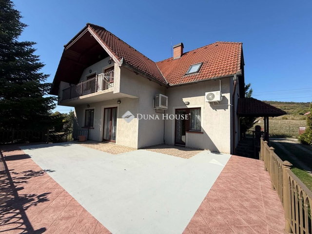 Eladó családi ház, Balatonrendesen 160 M Ft, 5 szobás