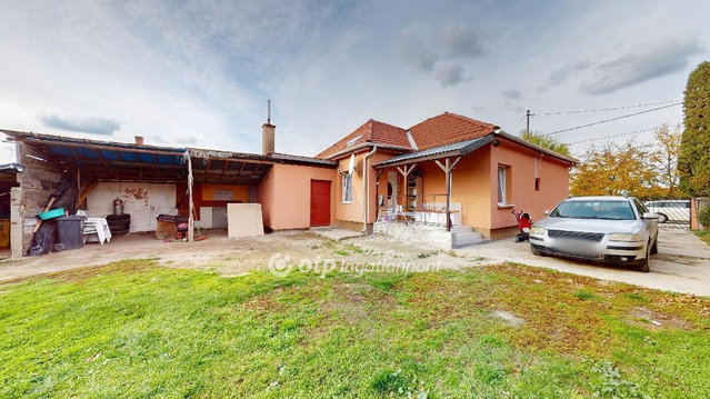 Eladó családi ház, Halmajon 35 M Ft, 3 szobás