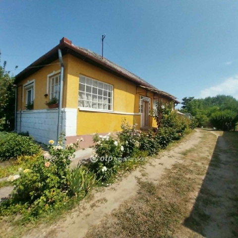 Eladó családi ház, Apagyon 35.99 M Ft, 3 szobás