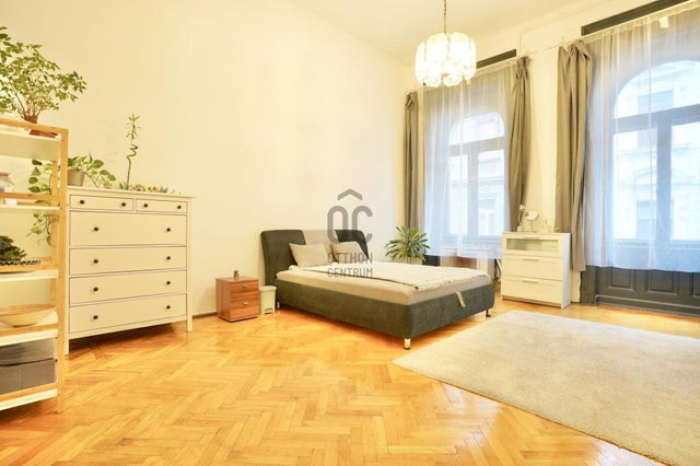 Eladó téglalakás, Budapesten, VI. kerületben 99.9 M Ft, 2 szobás
