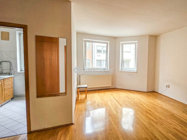 Eladó téglalakás, Budapesten, IX. kerületben 81.5 M Ft, 1 szobás
