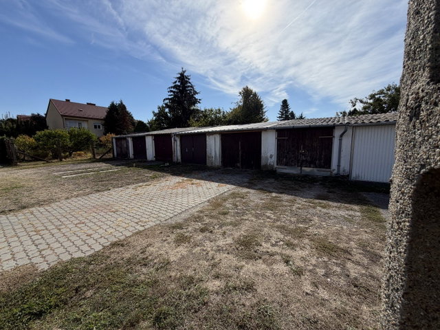Eladó garázs, Kaposváron, Sopron utcában 7.5 M Ft