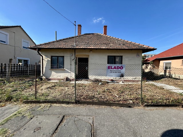 Eladó családi ház, Győrött 65 M Ft, 2 szobás