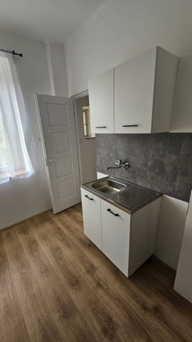 Eladó téglalakás, Komlón, Zrínyi Miklós utcában 19.9 M Ft