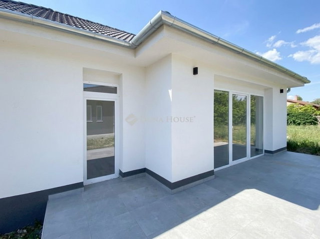 Eladó családi ház, Balatonszabadiban 84.9 M Ft, 4 szobás