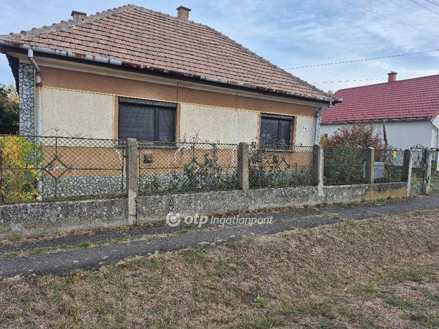 Eladó családi ház, Ináncson 8 M Ft, 2 szobás