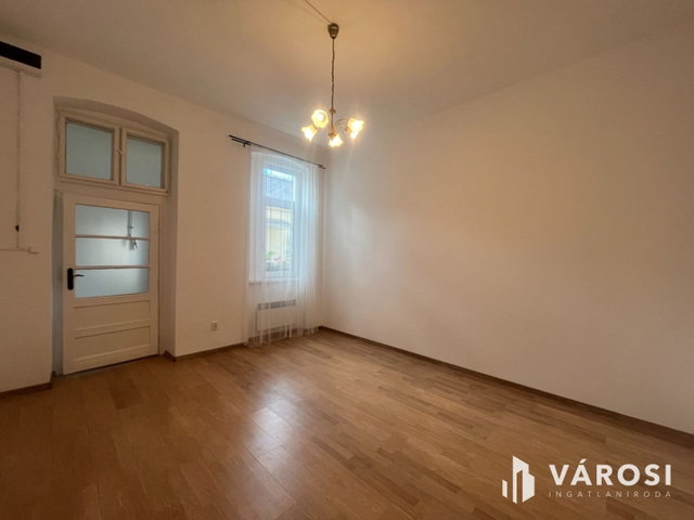 Eladó családi ház, Debrecenben 33 M Ft, 1 szobás