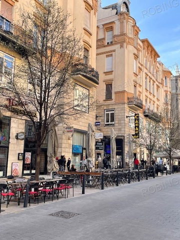 Eladó téglalakás, Budapesten, V. kerületben, Ferenciek terén