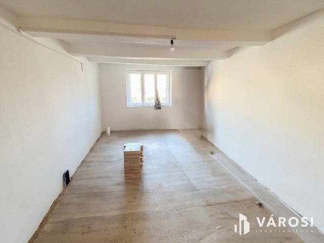 Eladó családi ház, Pilismaróton 8.9 M Ft, 1 szobás