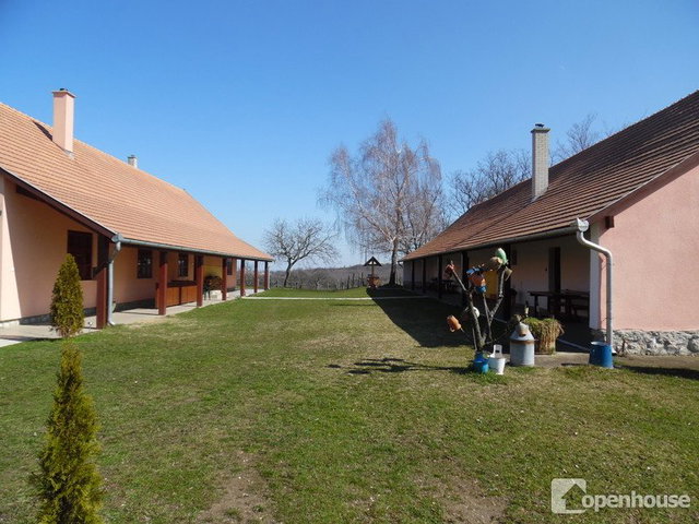 Eladó hotel, Csatkán 360 M Ft, 8 szobás / költözzbe.hu