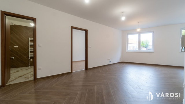 Eladó téglalakás, Siófokon 68 M Ft, 2 szobás