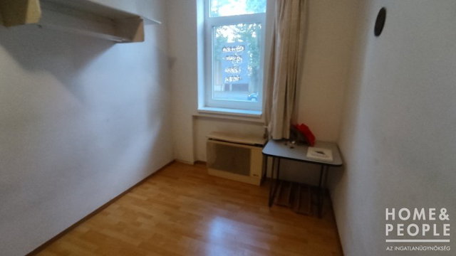 Eladó téglalakás, Szegeden 29.999 M Ft, 1 szobás
