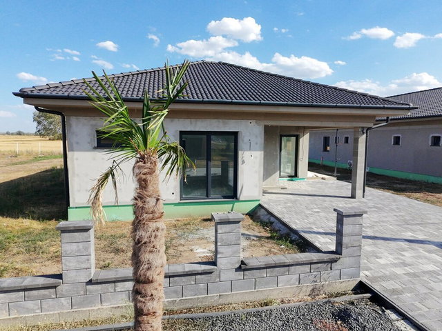 Eladó családi ház, Újlengyelen 109.999 M Ft, 4 szobás