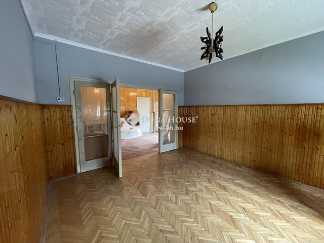 Eladó téglalakás, Nagykőrösön 30 M Ft, 2 szobás