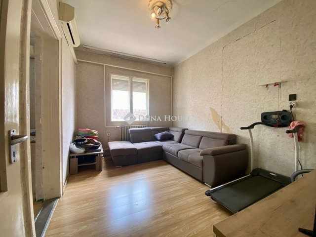 Eladó családi ház, Budapesten, XV. kerületben 85 M Ft