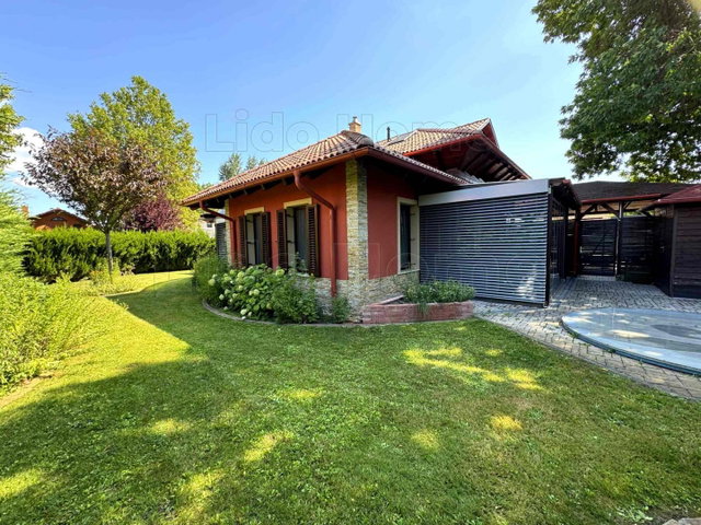 Eladó családi ház, Zamárdiban 250 M Ft, 5 szobás