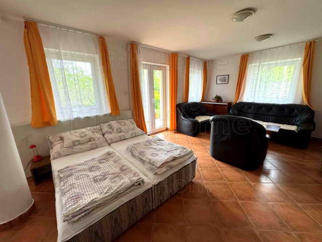 Eladó családi ház, Zamárdiban 149.9 M Ft, 6 szobás
