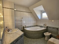 Eladó családi ház, Pécsett 125 M Ft, 7 szobás