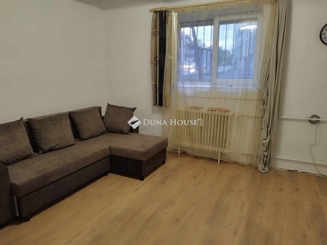 Eladó téglalakás, Pécsett 22.99 M Ft, 2+1 szobás