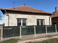 Eladó családi ház, Újszászon 23 M Ft, 2 szobás