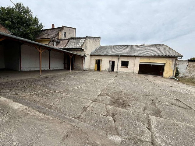 Eladó ipari ingatlan, Vácon 300 M Ft / költözzbe.hu