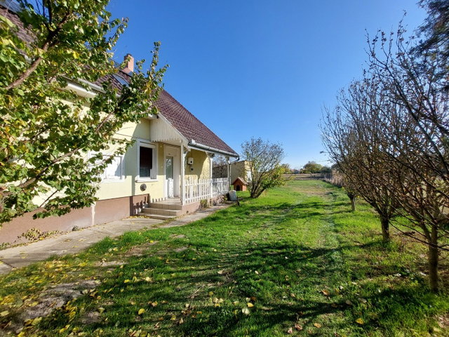 Eladó családi ház, Szabadszálláson, Orgona utcában 48.1 M Ft