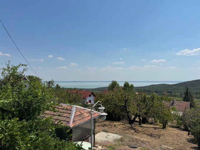 Eladó nyaraló, Felsőörsön 49.5 M Ft, 2 szobás