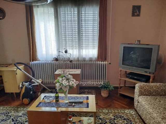 Eladó családi ház, Pécsett 54 M Ft, 2+1 szobás