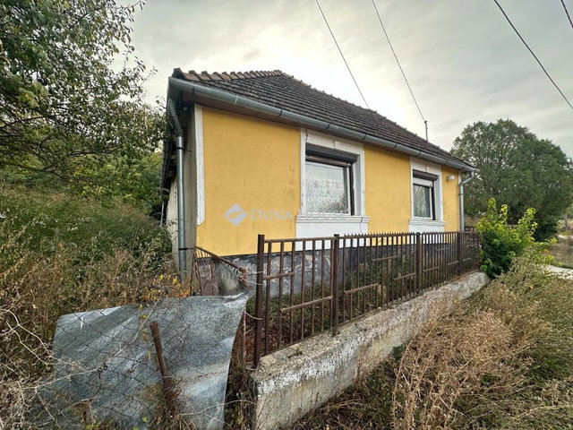 Eladó családi ház, Regölyön 10 M Ft, 4 szobás