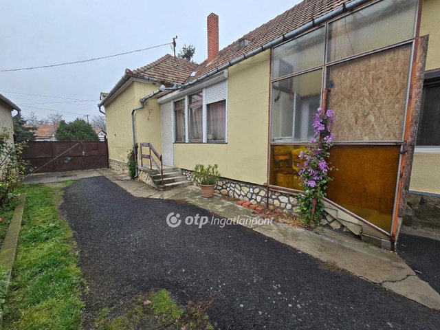 Eladó családi ház, Marcaltőn 19.9 M Ft, 3+1 szobás