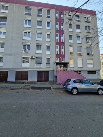 Eladó panellakás, Pécsett 39.5 M Ft, 1+1 szobás
