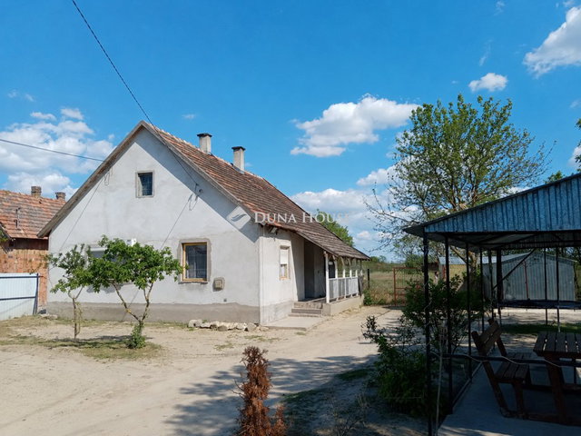 Eladó családi ház, Tápiószentmártonon, Széchenyi István úton