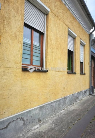 Eladó sorház, Esztergomban 43 M Ft, 2 szobás