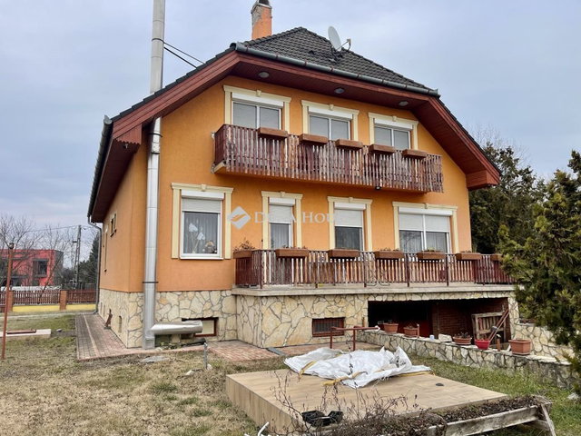 Eladó családi ház, Alsónémediben 440 M Ft, 10 szobás