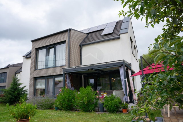 Eladó családi ház, Zsámbékon 156 M Ft, 5 szobás