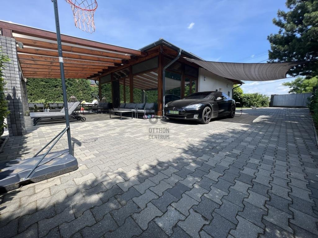 3 bed · 94m² · 174.900.000 ft