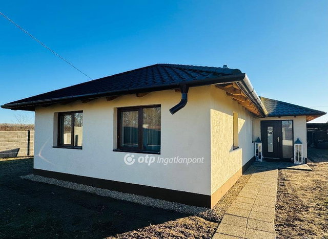 Eladó családi ház, Debrecenben 65 M Ft, 3 szobás