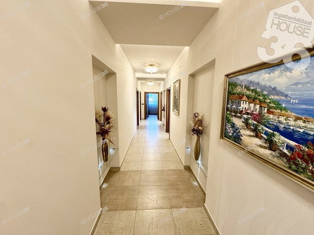 Eladó családi ház, Kecskeméten 340 M Ft, 5 szobás