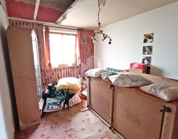 Eladó családi ház, Úrkúton 40 M Ft, 6 szobás