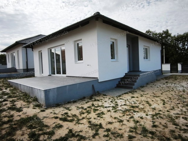 Eladó családi ház, Őrbottyánban 97.5 M Ft, 4 szobás