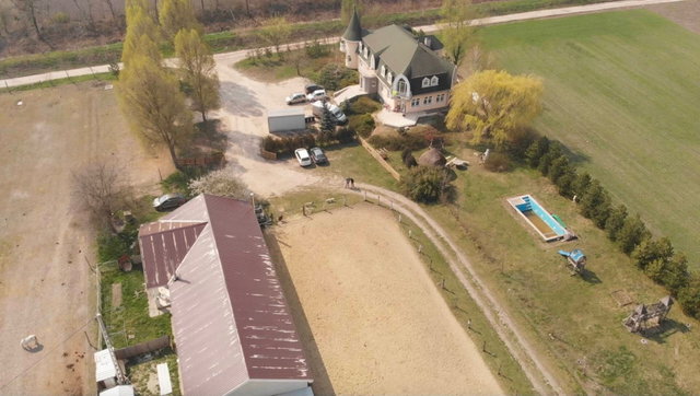 Eladó mezogazdasagi ingatlan, Tatán 190 M Ft, 11 szobás