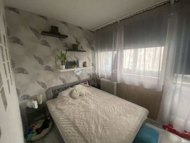Eladó panellakás, Dunaújvárosban 39 M Ft, 3 szobás