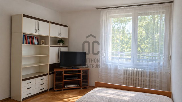 Eladó panellakás, Tatabányán 38 M Ft, 1 szobás