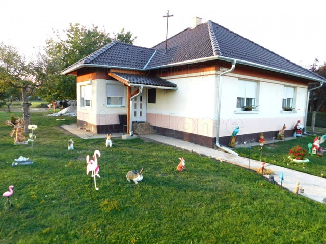 Eladó családi ház, Mátyásdombon 43 M Ft, 3 szobás