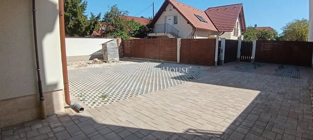 Eladó téglalakás, Budaörsön, Károly Király utcában, 3 szobás